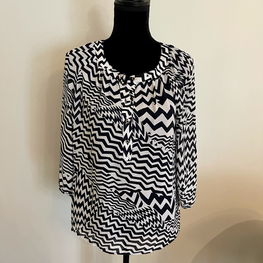 Banana Republic Navy White Chevron Blouse Size Small NEW